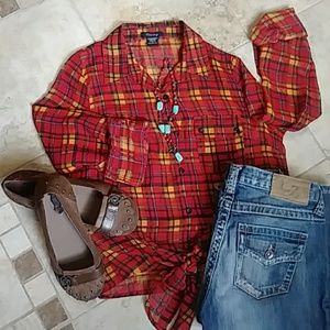 🎆Plaid button down shirt